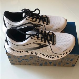 brooks adrenaline gts leopard